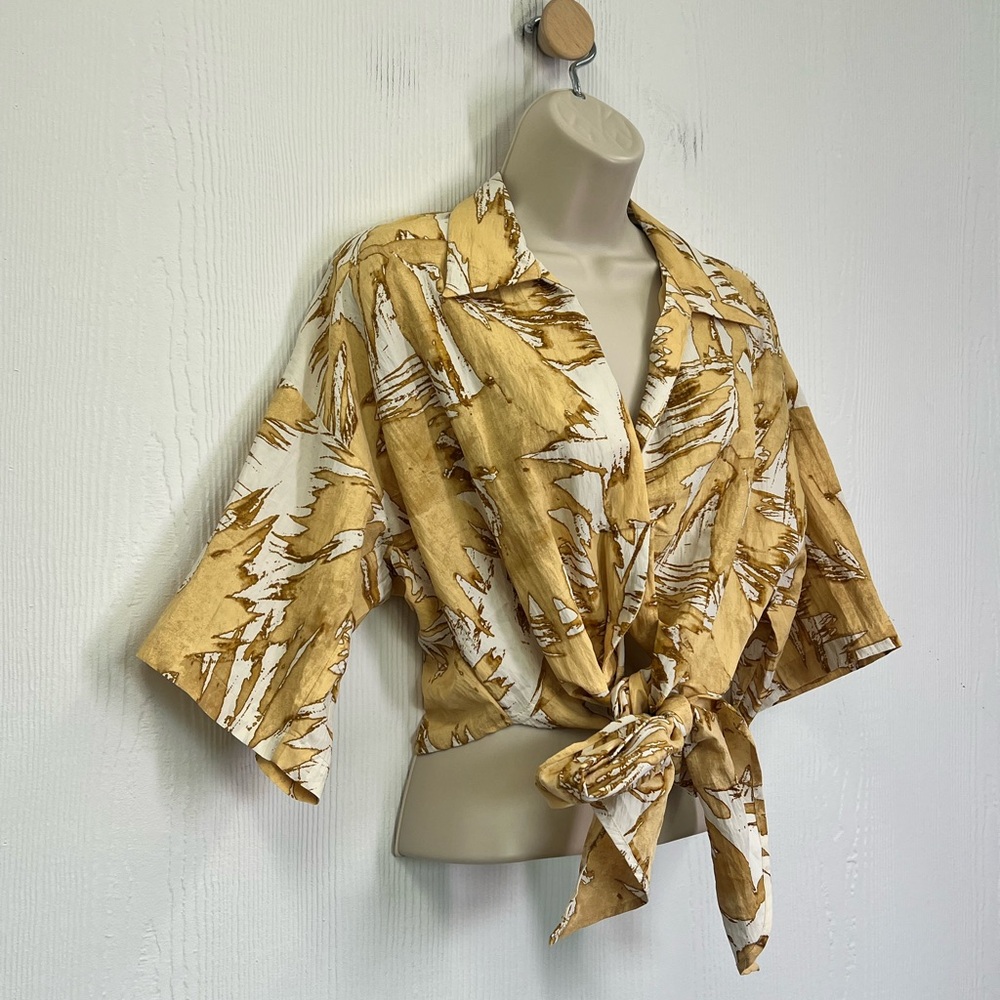 H&M - Cream And Beige Floral Short Sleeve Tie Front Tropical Blouse Size Small - Picture 3 of 9